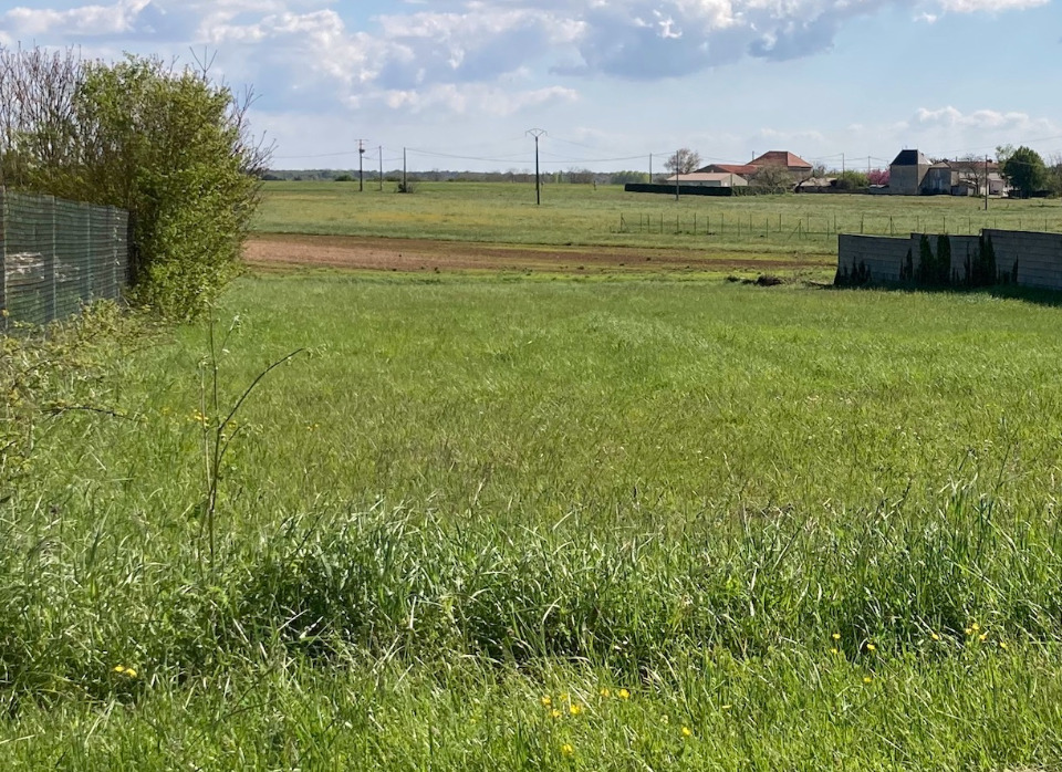 terrain à batir viabilisé de 1500m2 en vente à Champagnolles (17240)