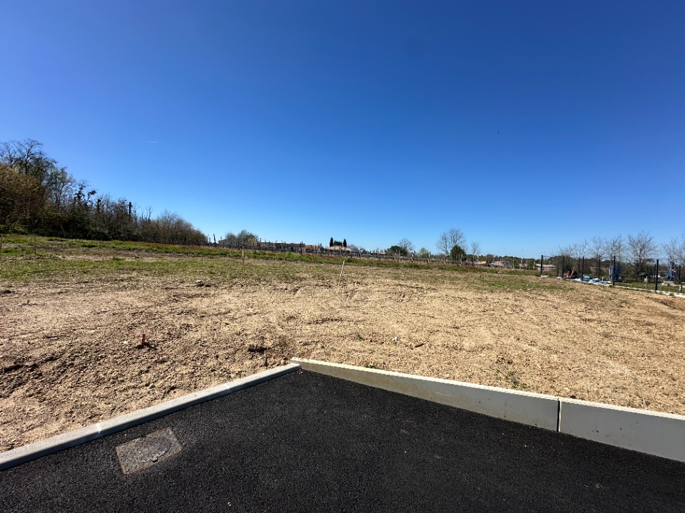 Parcelle de terrain de 500m2 disponible à Castres-Gironde (33640)