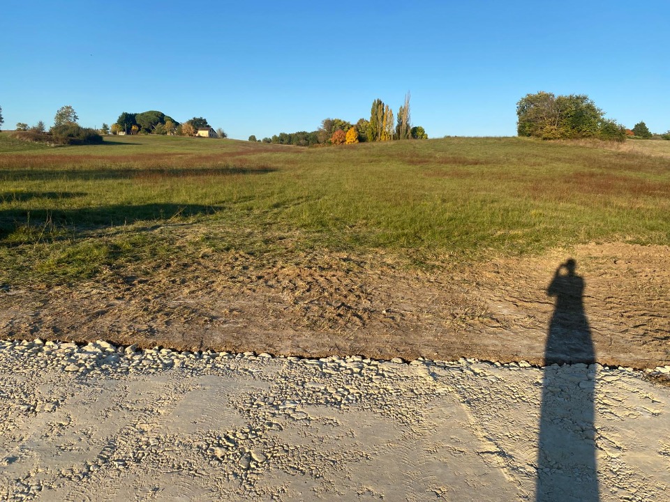 Agréable terrain à batir de 900m2 disponible à Thénac