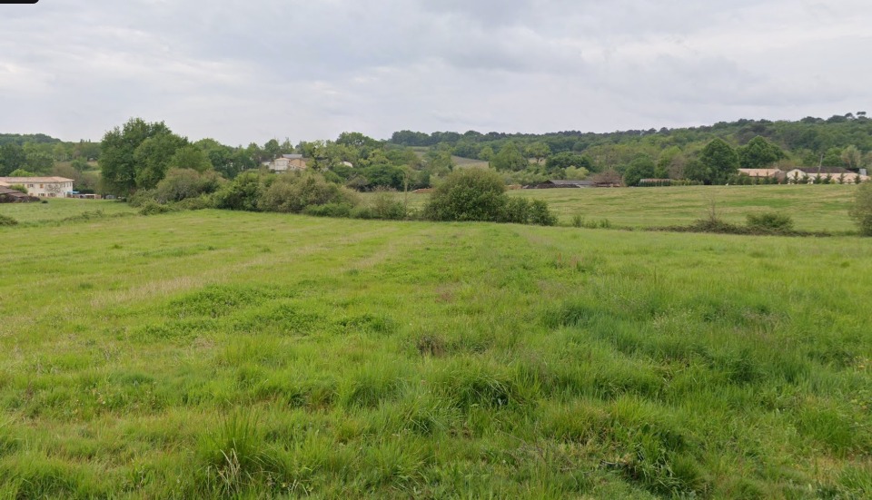 Beau terrain à batir de 2000m2 disponible à Escoussans