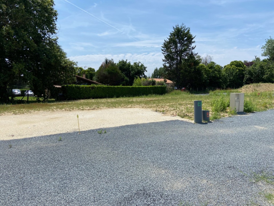 terrain constructible viabilisé disponible à Saint-Yzan-de-Soudiac