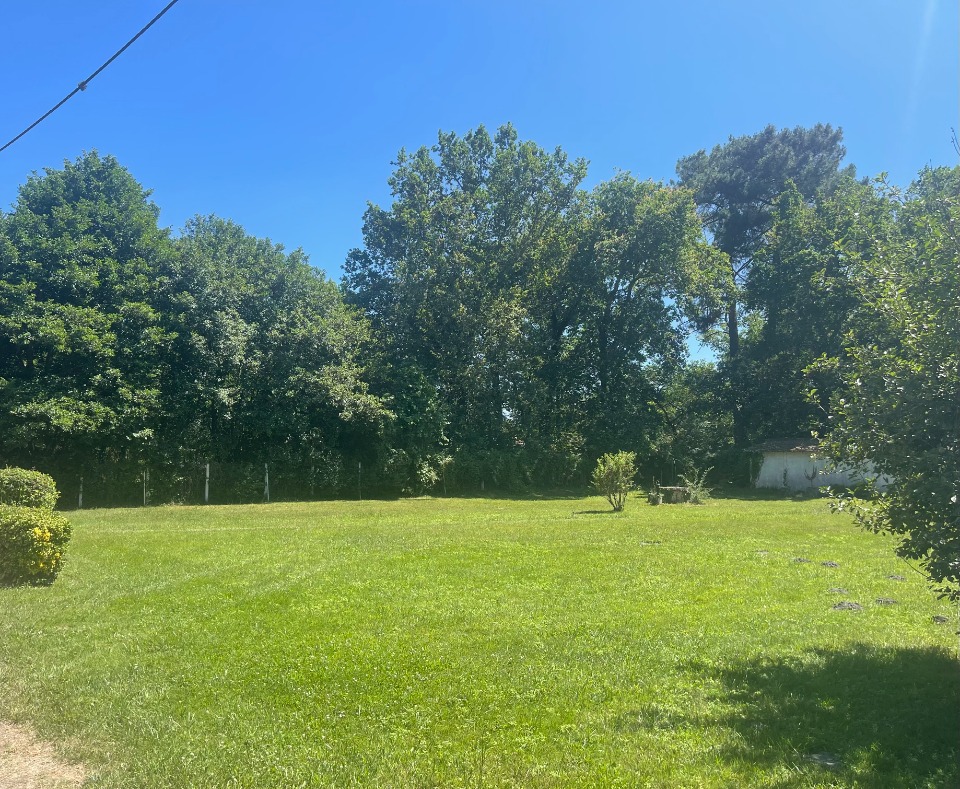 Offre de terrain constructible de 1000m2 en vente à Préchac (33730)