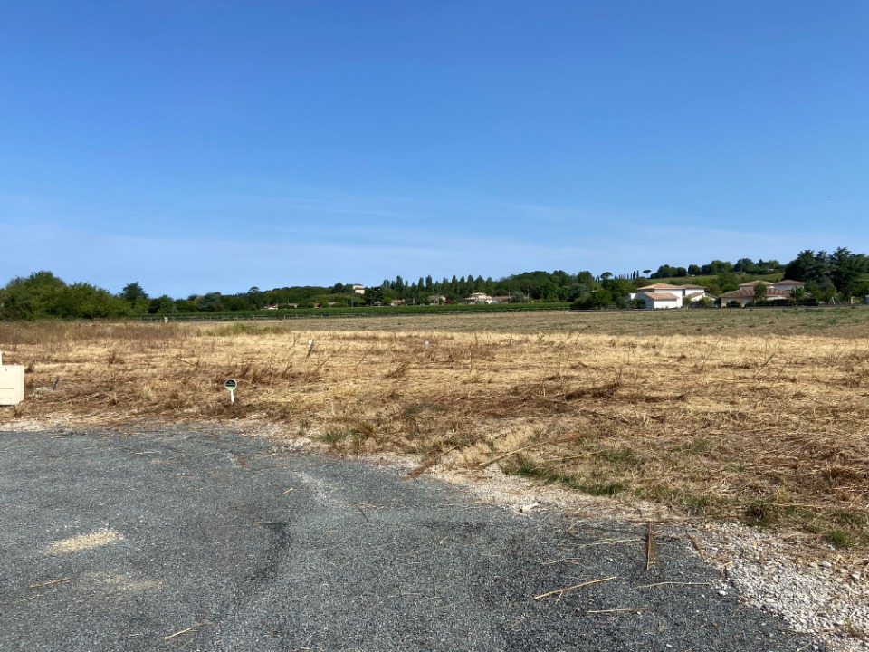 terrain constructible viabilisé disponible à Ayguemorte-les-Graves