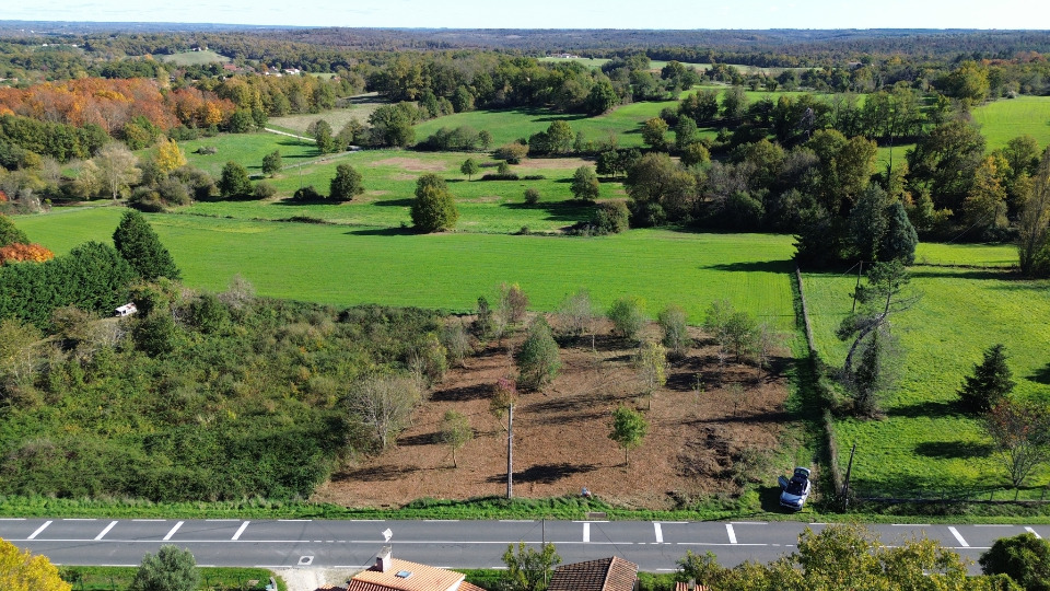 Magnifique terrain viabilisé de 2500m2 en vente à Saint-Aulaye