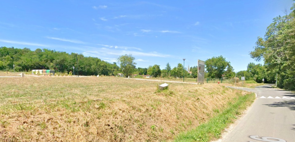 terrain viabilisé de 935m2 en vente à Monestier