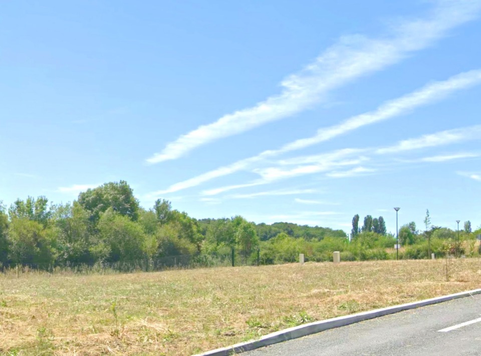 Parcelle de terrain constructible de 935m2 disponible à Monestier (24240)
