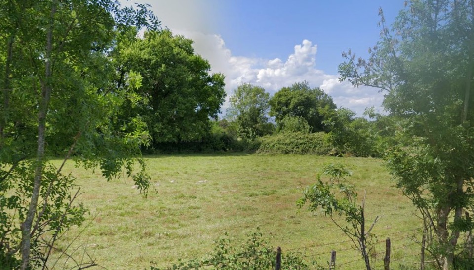 terrain à batir viabilisé de 1200m2 à Moulon