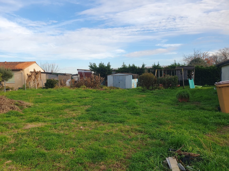 Joli terrain à batir viabilisé disponible à La Lande-de-Fronsac (33240)