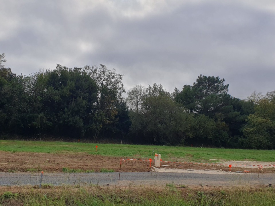 Parcelle de terrain viabilisé de 700m2 disponible à Bourg