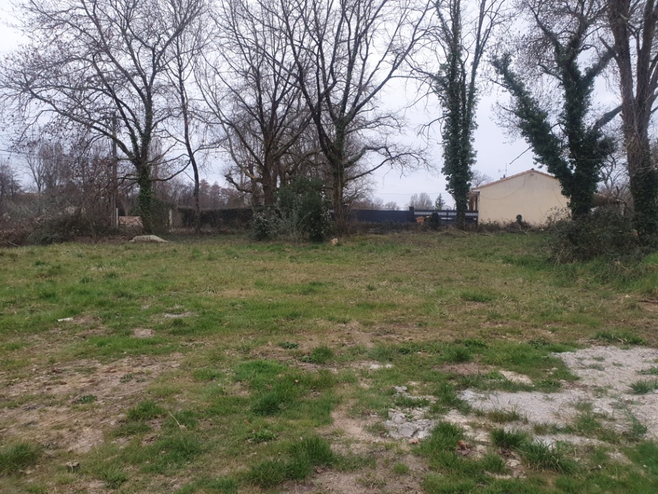 Parcelle de terrain à vendre de 1040m2 disponible à Saint-Laurent-d'Arce (33240)