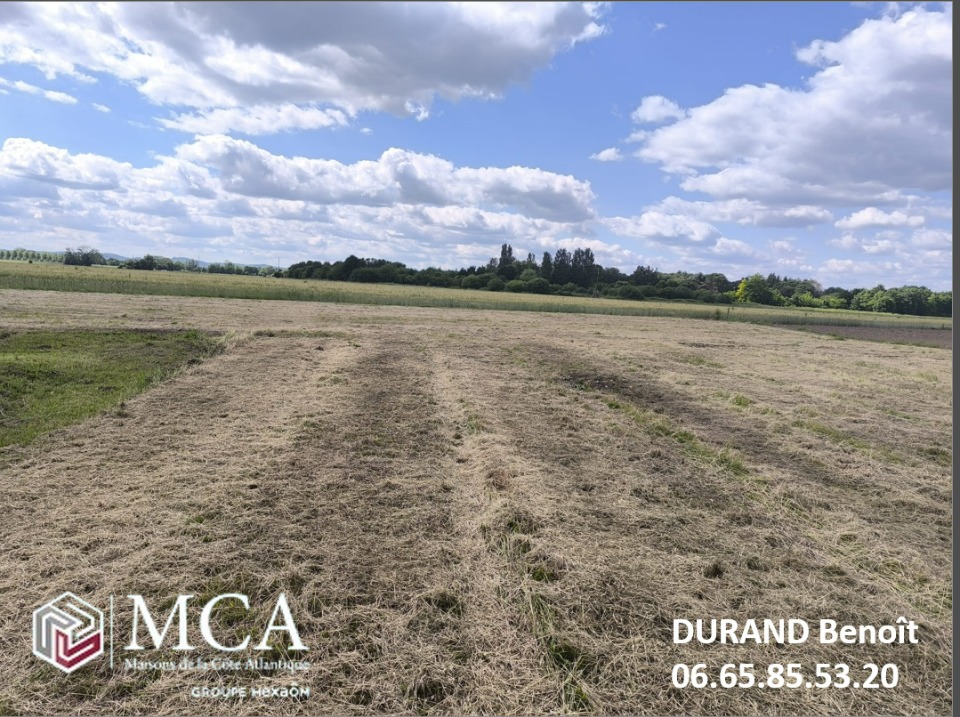 Très beau terrain viabilisé de 1000m2 à Saint-Pierre-d'Eyraud