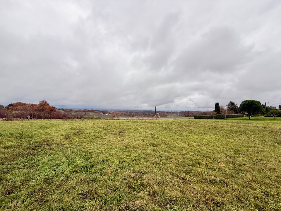 Beau terrain de 1725m2 disponible à Colombier (24560)