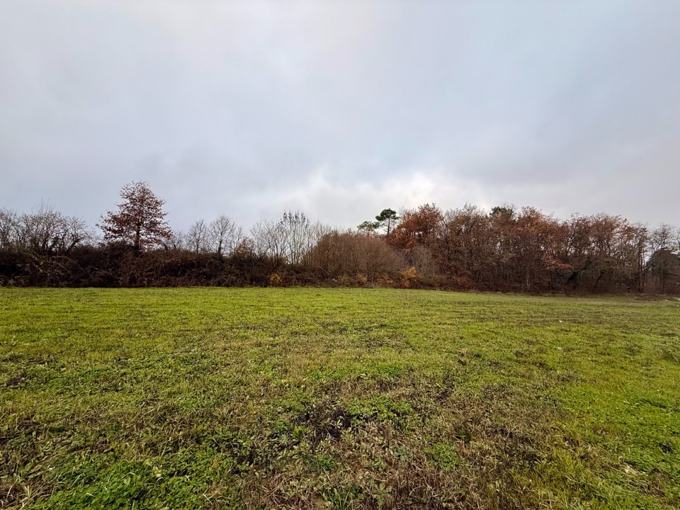 terrain viabilisé de 1200m2 disponible à Lunas (24130)