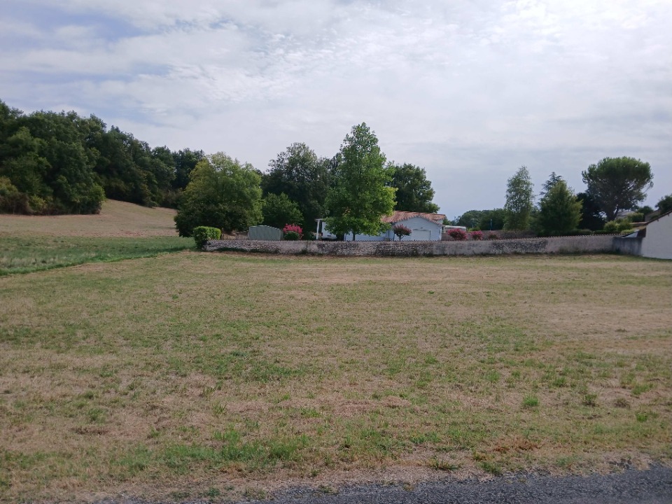 terrain à vendre viabilisé de 1929m2 disponible à Saint-Martin-de-Ribérac (24600)