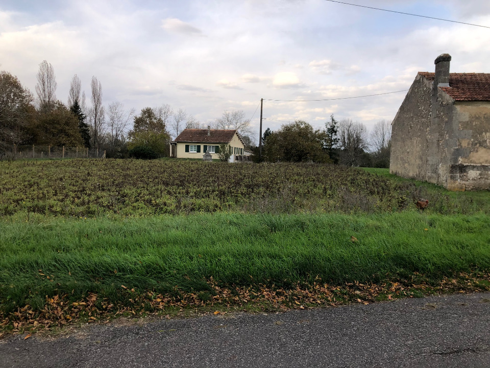 terrain à batir de 630m2 à Générac (33920)