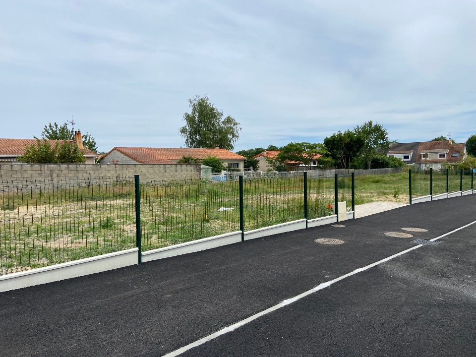 Beau terrain constructible de 400m2 en vente à Saint-Médard-en-Jalles