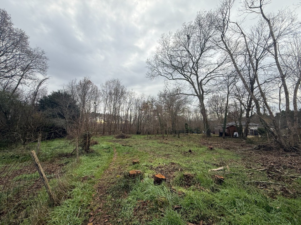 terrain viabilisé disponible à Saint-Selve