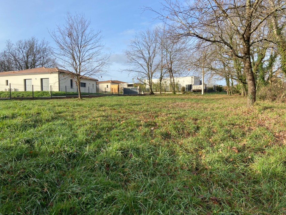 terrain à construire viabilisé disponible à Podensac (33720)