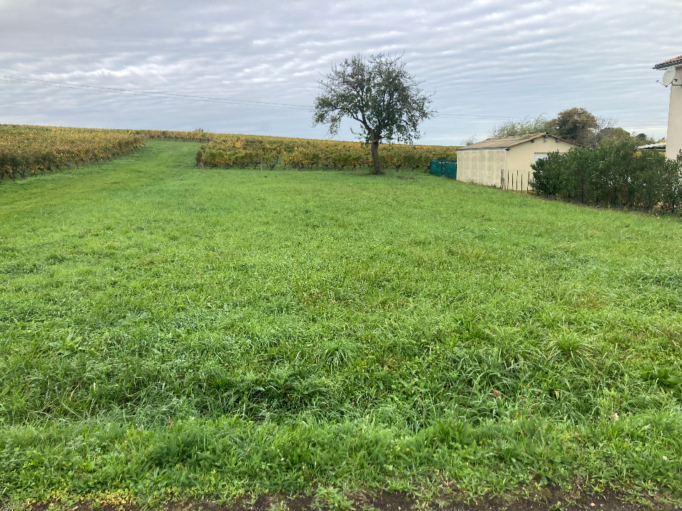 terrain viabilisé de 1075m2 en vente à Saint-Sauveur-de-Puynormand