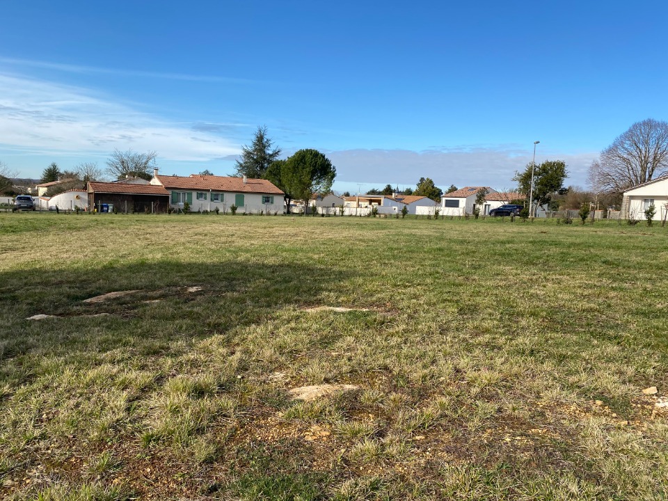 terrain à vendre viabilisé de 780m2 en vente à Saint-Vaize (17100)