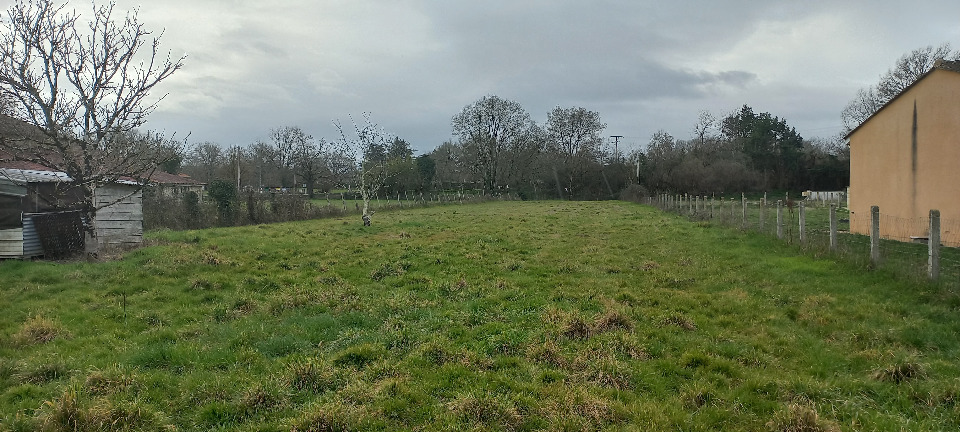 Très beau terrain à batir de 1750m2 à Montpon-Ménestérol