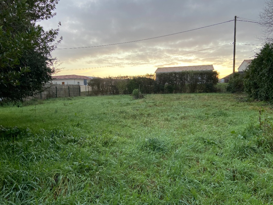 terrain constructible en vente à Seyresse