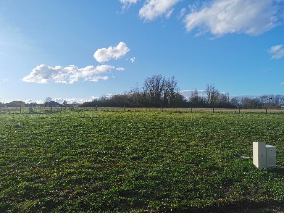 terrain viabilisé de 734m2 en vente à Bieujac (33210)