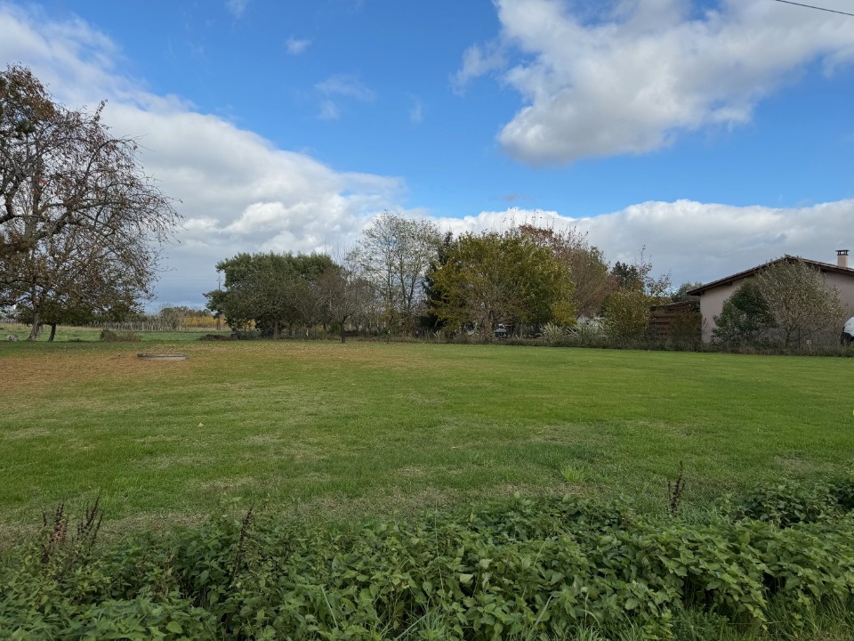 Sublime terrain de 1230m2 disponible à Langon (33210)