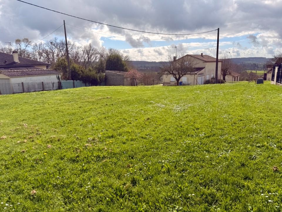 Parcelle de terrain à construire viabilisé disponible à Mouleydier