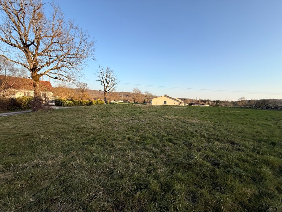 terrain viabilisé de 1650m2 disponible à Saint-Nexans (24520)
