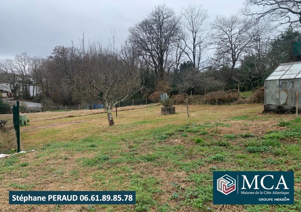Joli terrain constructible de 611m2 disponible à Bassussarry