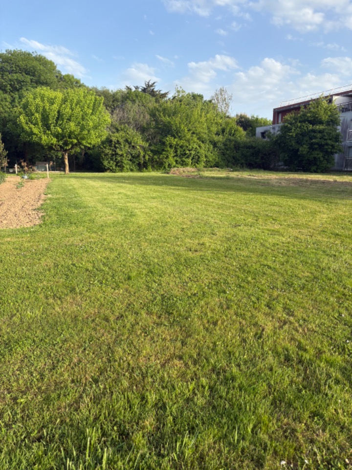 Charmant terrain à construire disponible à Saint-Seurin-sur-l'Isle (33660)