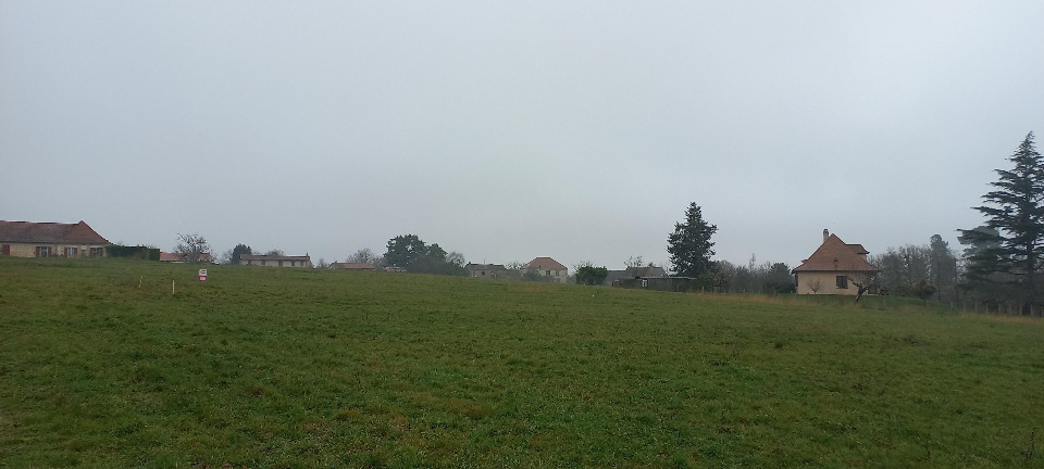 Joli terrain constructible de 927m2 en vente à Saint-Géry