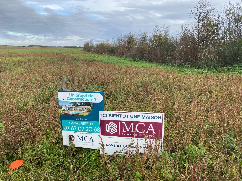 Beau terrain constructible de 989m2 en vente à Champagne (17620)