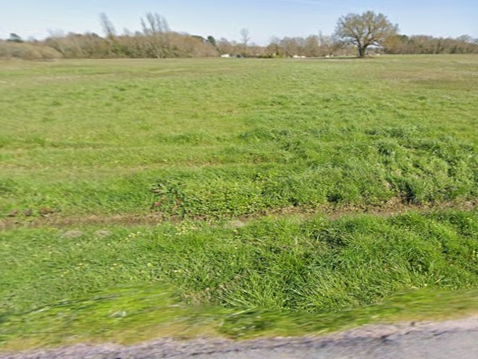 Parcelle de terrain à vendre de 2537m2 disponible à Saint-Savin