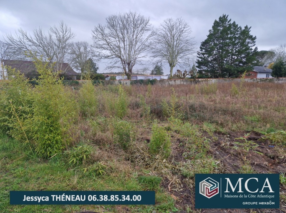 terrain constructible viabilisé de 822m2 à Lesperon