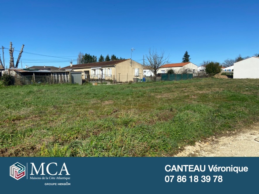 terrain à vendre de 701m2 à Le Gua