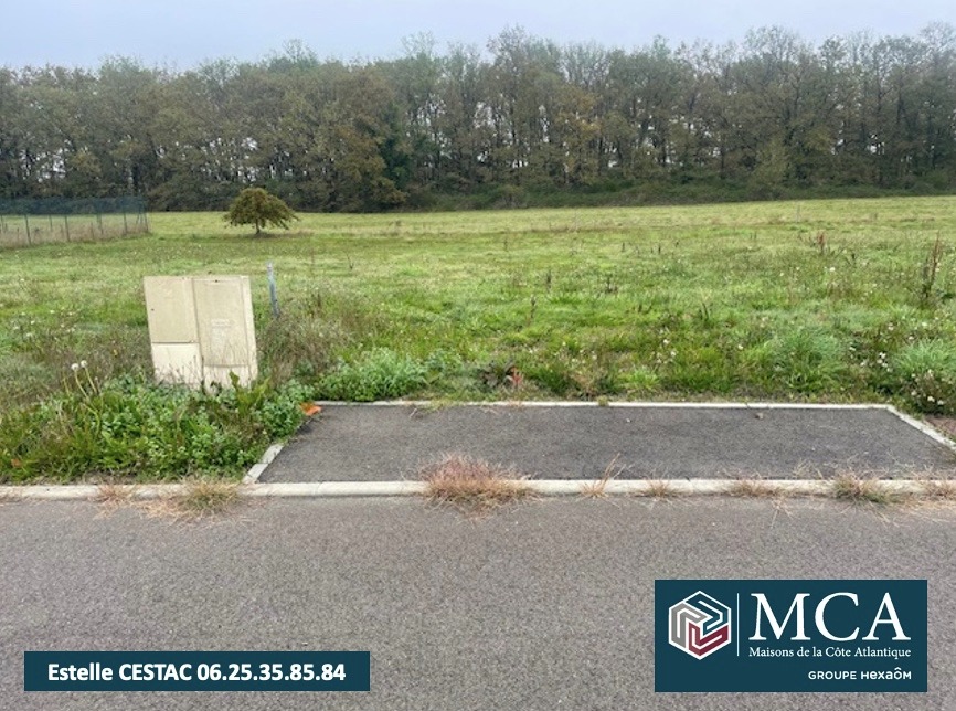 terrain à batir de 678m2 en vente à Cazères-sur-l'Adour