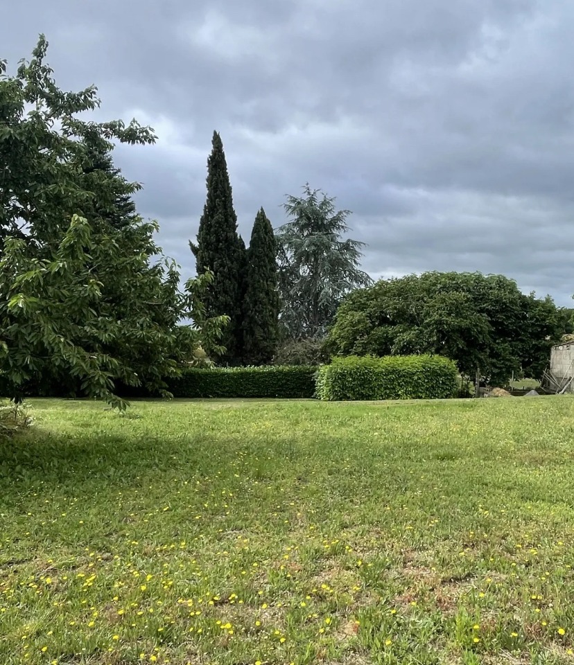 terrain de 887m2 en vente à Martres