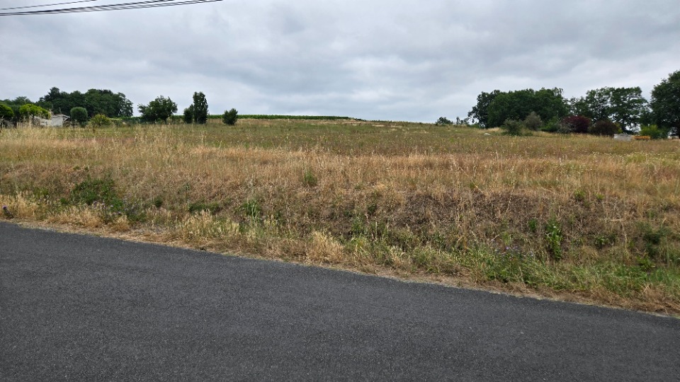 Acheter un terrain à batir viabilisé de 1320m2 en vente à Saint-Savin