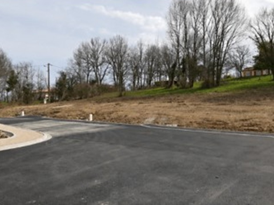 Offre de terrain à construire de 826m2 en vente à Maransin