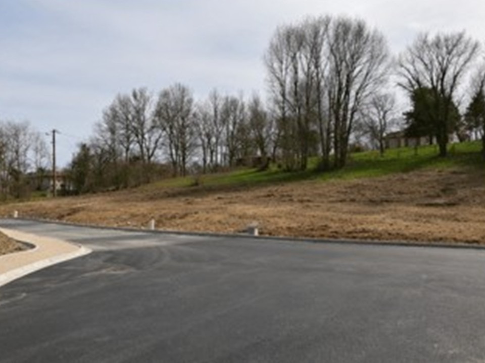 terrain à batir de 826m2 en vente à Maransin