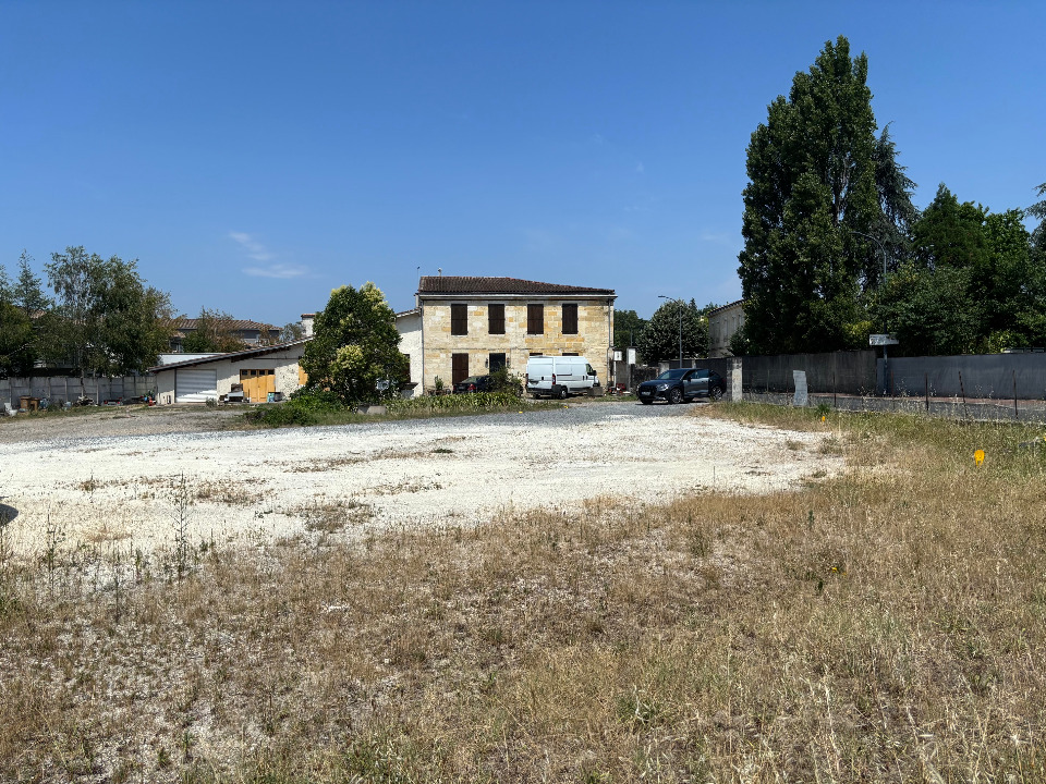 terrain constructible viabilisé de 370m2 disponible à Bruges