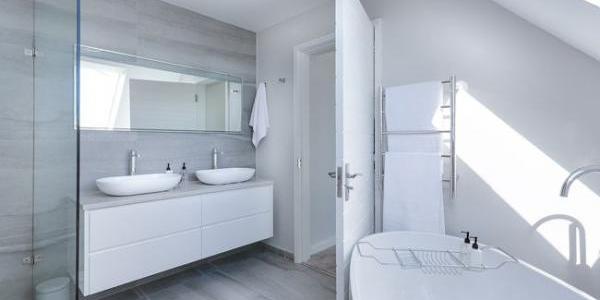 Construction de maison : douche ou baignoire ? | Tradilignes